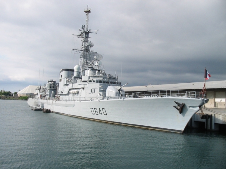 Escales au Vietnam de deux bâtiments de la marine nationale française